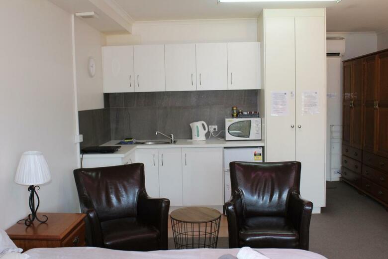 Hotel Australian Home Away @ Box Hill 2
