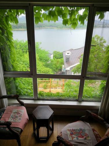 Holiday Villa Between Mountains And Rivers