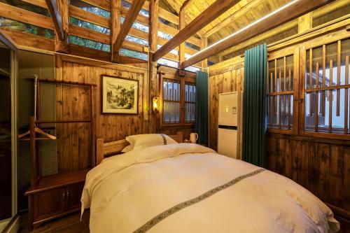 Hostal Zhang Jiajie Tujia Ethnic Guesthouse