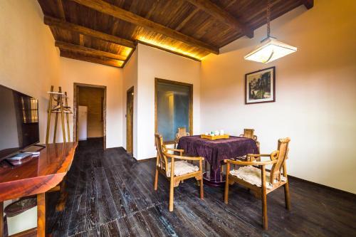 Hostal Zhang Jiajie Tujia Ethnic Guesthouse