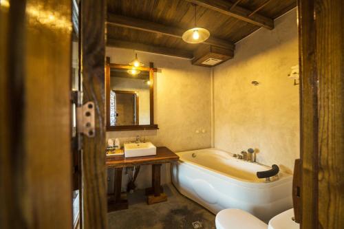 Hostal Zhang Jiajie Tujia Ethnic Guesthouse