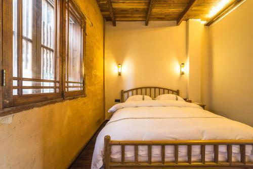 Hostal Zhang Jiajie Tujia Ethnic Guesthouse