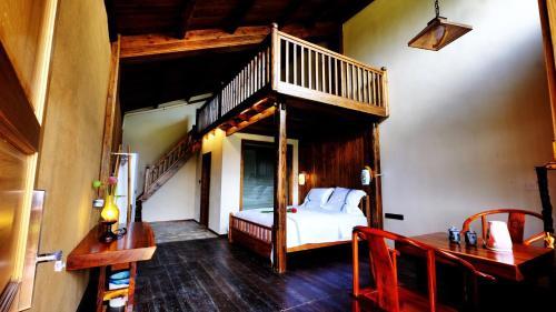 Hostal Zhang Jiajie Tujia Ethnic Guesthouse