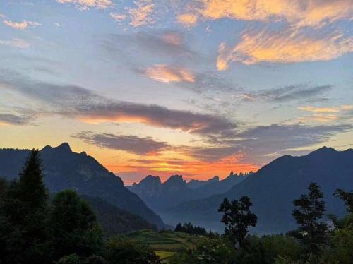 Hostal Zhang Jiajie Tujia Ethnic Guesthouse