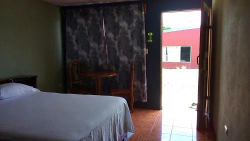 Hotel Cabinas El Tropico
