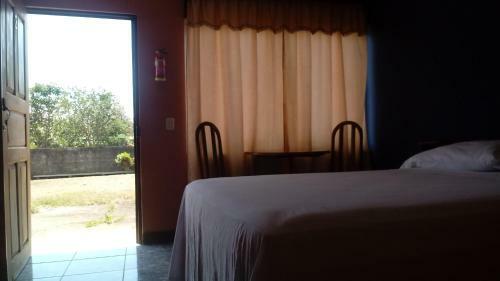 Hotel Cabinas El Tropico