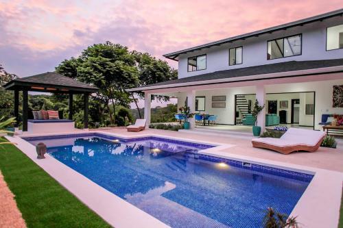 Villa Komodo At Cactus Blue