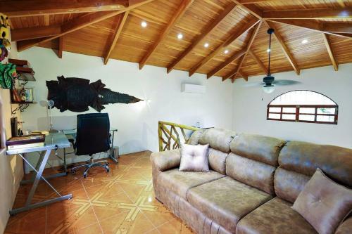 Casa Colibri, Very Unique 3 Bedroom, 3 Bath, Private Pool & More! Beach Walk