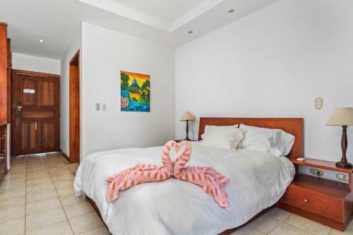 Beachfront House, Private Pool & Large Bbq Area!