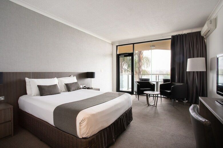 Hotel The Lakes Resort