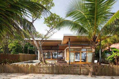 Luxury Beachfront Villa Akoya
