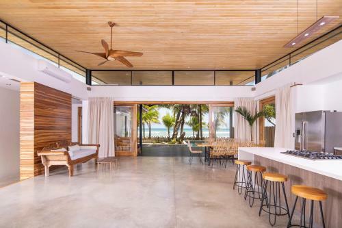 Luxury Beachfront Villa Akoya