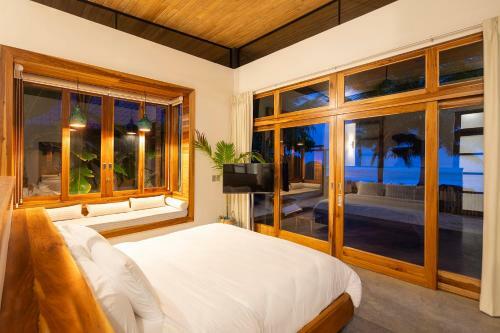 Luxury Beachfront Villa Akoya