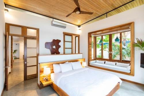 Luxury Beachfront Villa Akoya