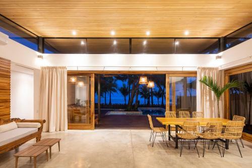 Luxury Beachfront Villa Akoya
