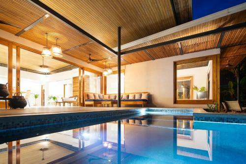 Luxury Beachfront Villa Akoya