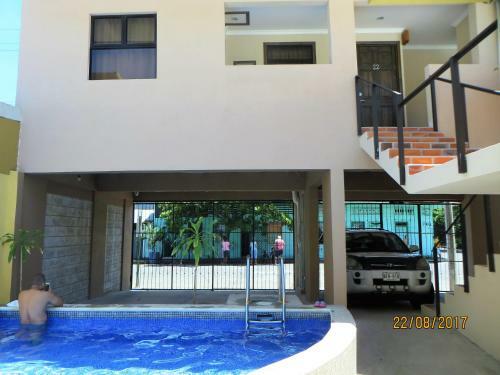 Hotel Cabinas Midey