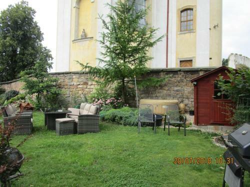 Hostal Fara Choustn�kovo Hradi?t?
