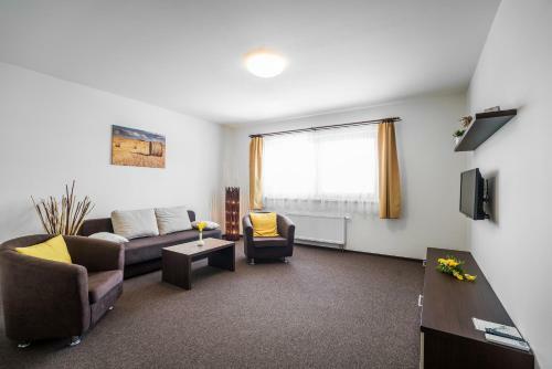 Hotel Na Farm? Cho?ovice