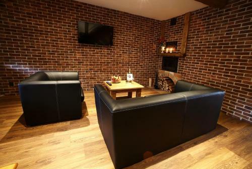 Apartments & Suites ?lut� Hru?ka
