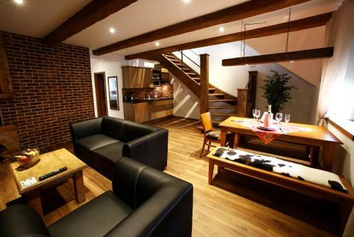 Apartments & Suites ?lut� Hru?ka
