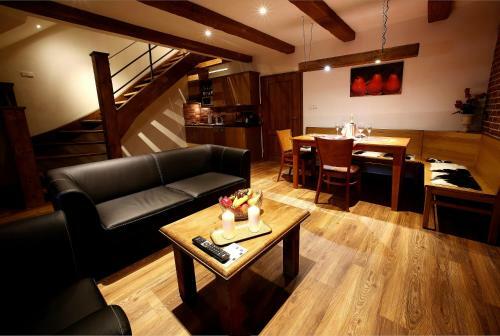 Apartments & Suites ?lut� Hru?ka