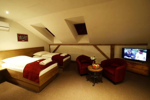 Apartments & Suites ?lut� Hru?ka