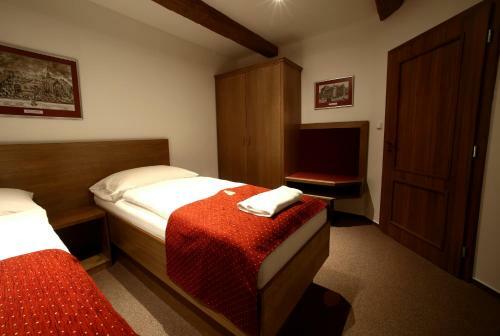 Apartments & Suites ?lut� Hru?ka