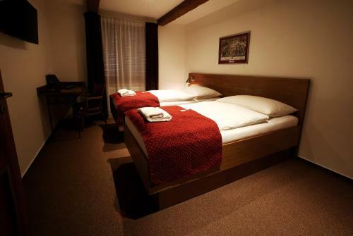 Apartments & Suites ?lut� Hru?ka