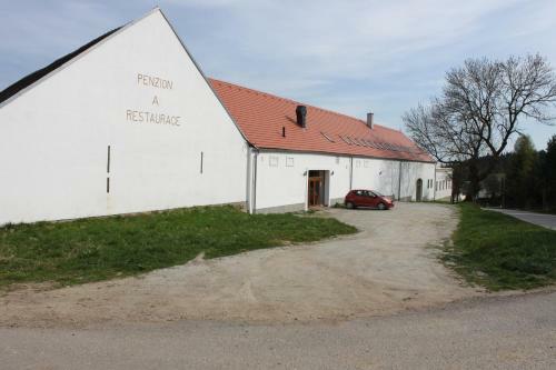 Hostal Penzion Van?veck� Dv?r