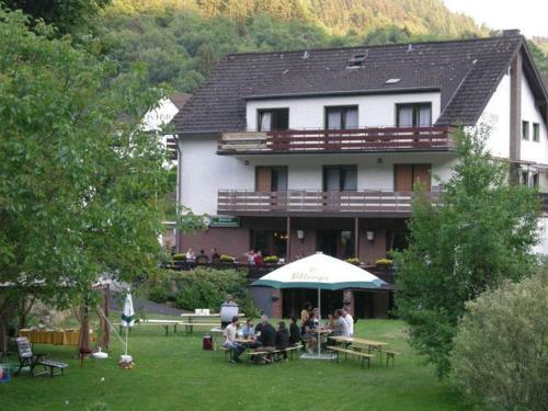 Bed & Breakfast Bnb Eifelpension Br�ckenschenke