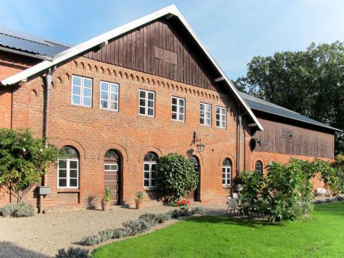 Holiday Home Gut H�rne (wgt200)