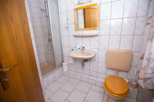 Elim Hotel
