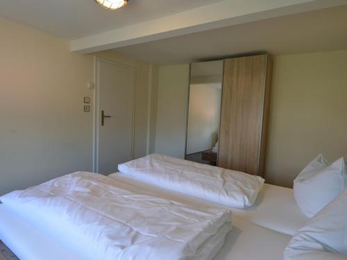 Spacious Holiday Home With Fenced Garden In Morz