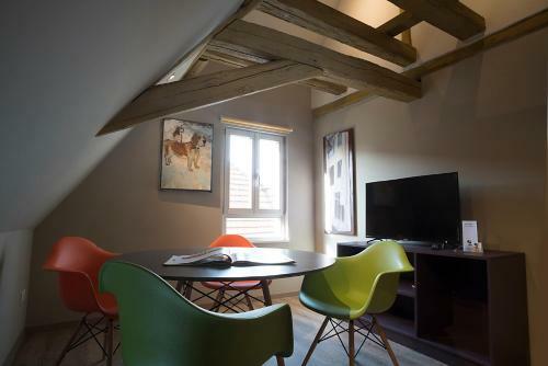 Ad1716 Apartments