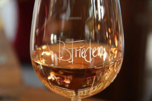 Hostal G�stehaus Und Weingut Bernd Frieden
