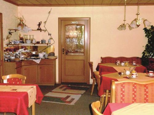 Hostal G�ste-haus R�sch