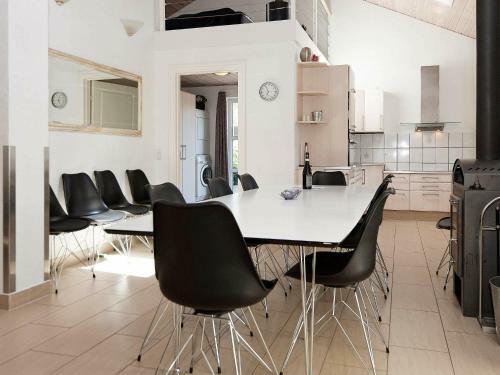 Four-bedroom Holiday Home In Eg�