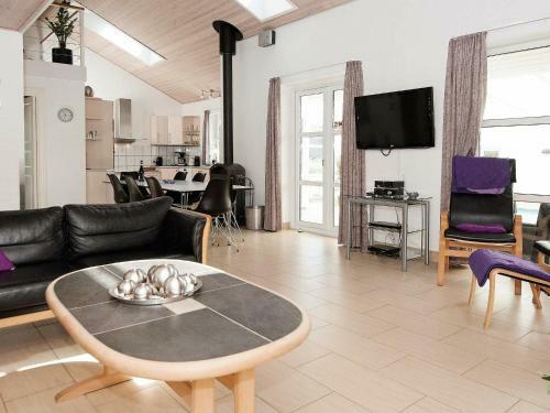 Four-bedroom Holiday Home In Eg�