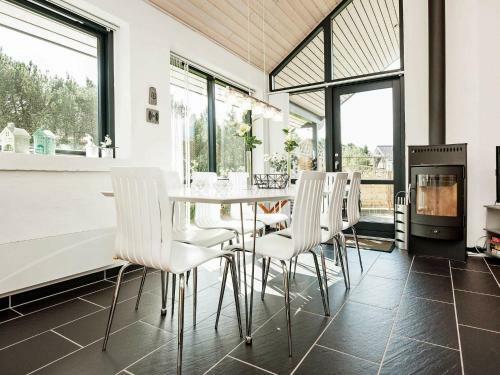 Three-bedroom Holiday Home In F�rvang 5
