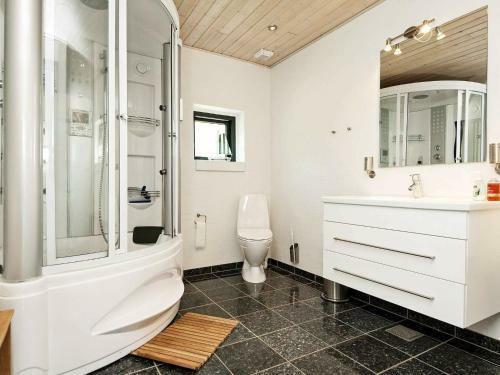 Three-bedroom Holiday Home In F�rvang 5