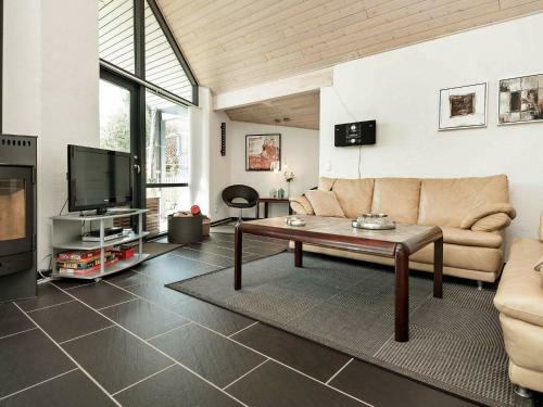 Three-bedroom Holiday Home In F�rvang 5