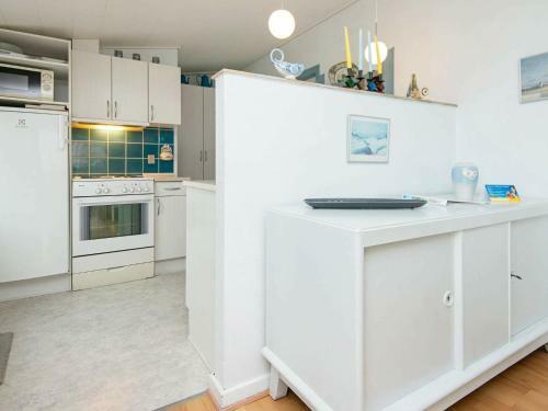 Three-bedroom Holiday Home In Henne 8