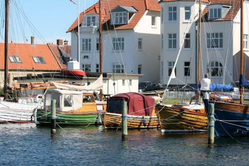 R�dk�rg�rd Bed&breakfast