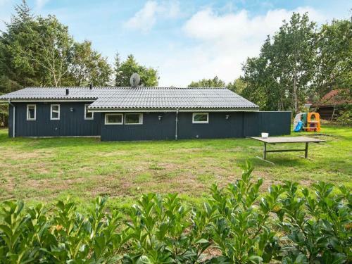 Three-bedroom Holiday Home In �rsted 1