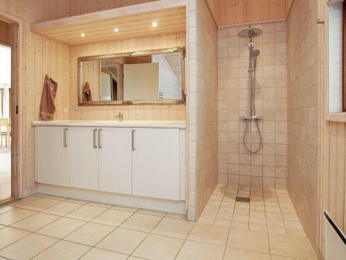 Three-bedroom Holiday Home In R�rvig 1
