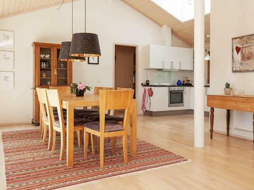 Three-bedroom Holiday Home In R�rvig 1