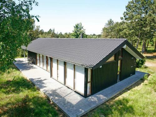 Three-bedroom Holiday Home In R�rvig 1