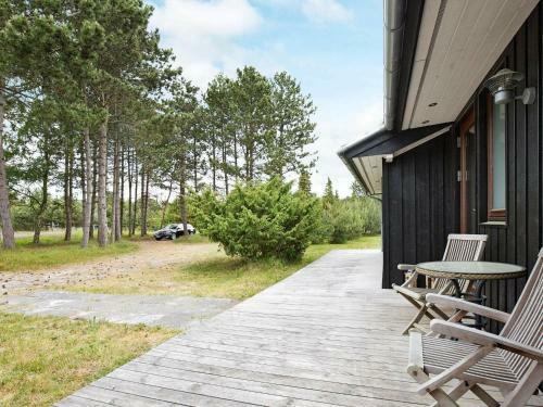 Three-bedroom Holiday Home In R�rvig 1