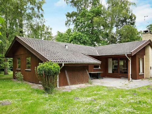 Four-bedroom Holiday Home In R�rvig 2